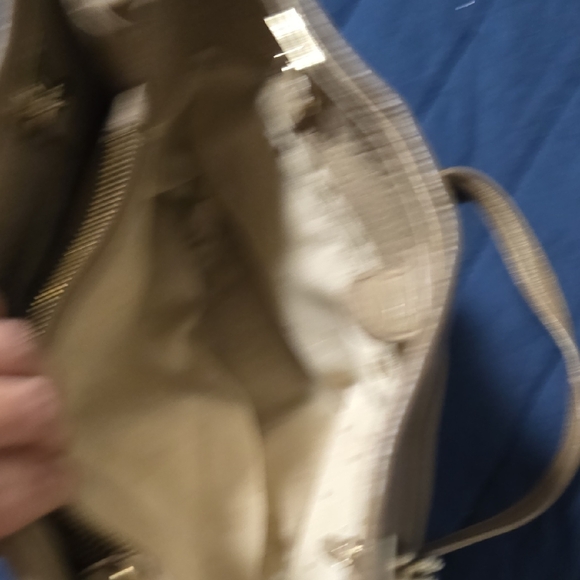 Kate Spade Tan Leather Shoulder Bag with Gold Accents - Picture 8 of 12